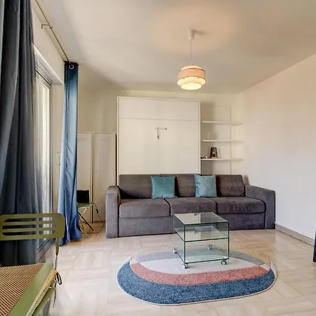 Cozy With Balcony - Garibaldi Port Apartment Nice