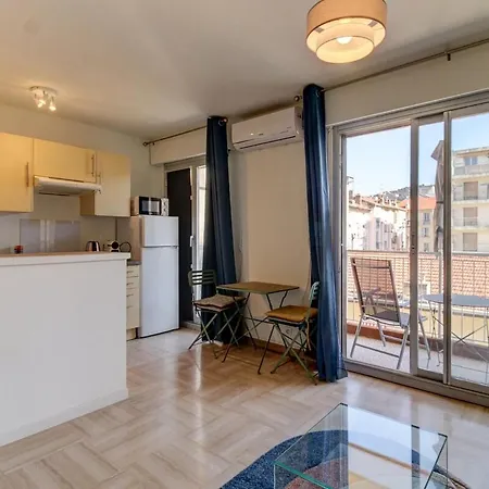 Cozy With Balcony - Garibaldi Port