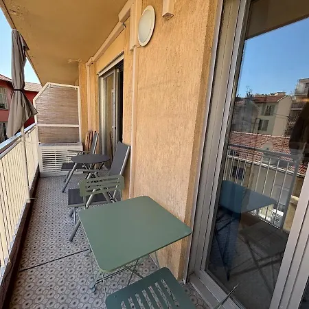 Cozy With Balcony - Garibaldi Port Apartment Nice