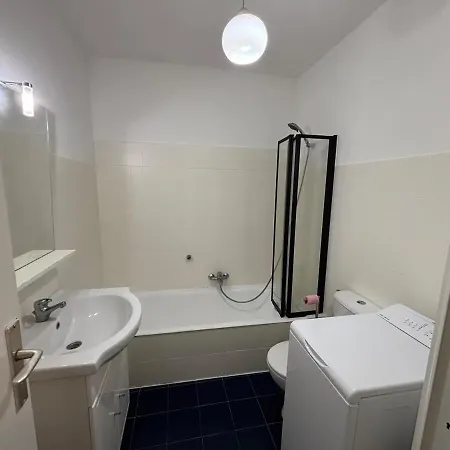 Cozy With Balcony - Garibaldi Port Apartment *
