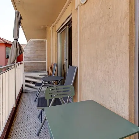 Cozy With Balcony - Garibaldi Port *